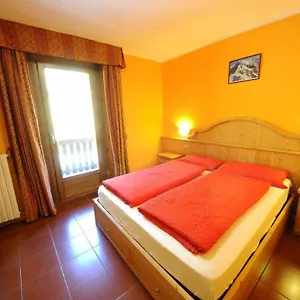 Casa Florin App Giumel Con Vista Sulle Montagne E Sulle Piste Da Sci Livigno